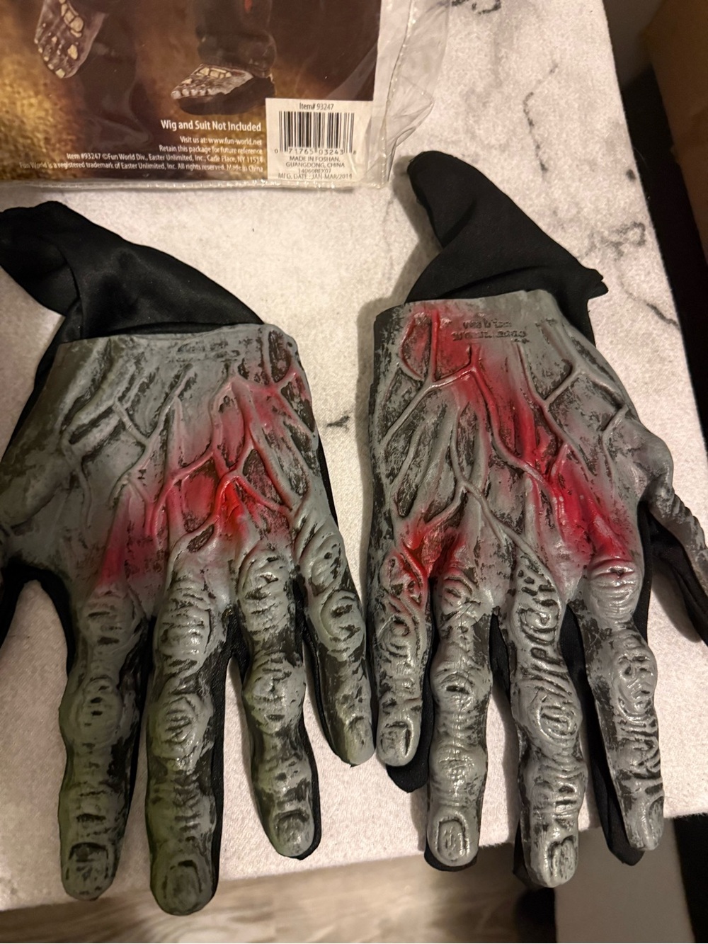 Instant Zombie Kit - Picture 2 of 4
